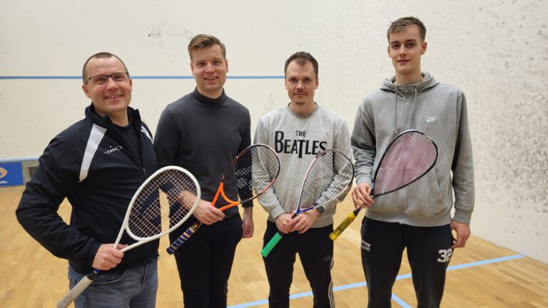 Read more about the article Squashliiga käyntiin